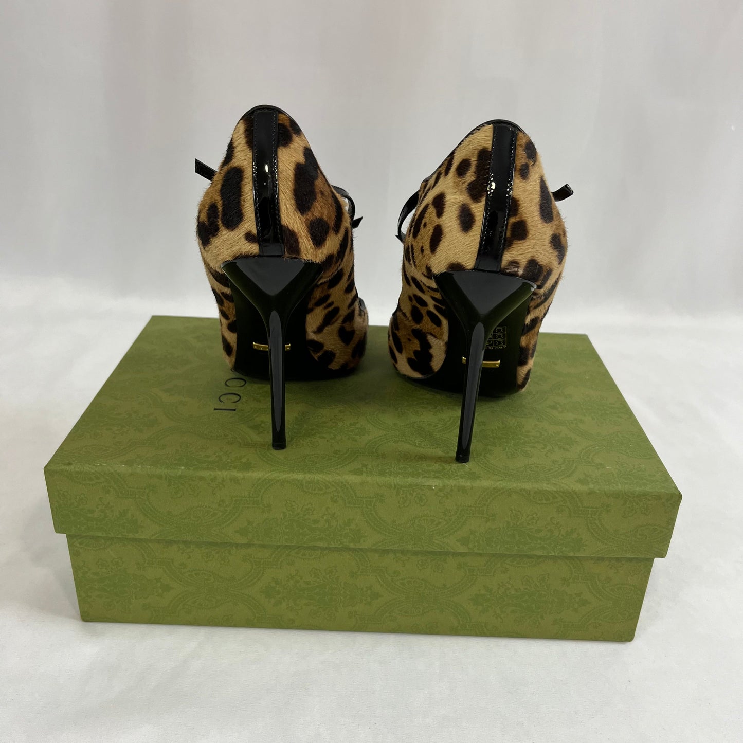 Gucci - Escarpins en poulain léopard