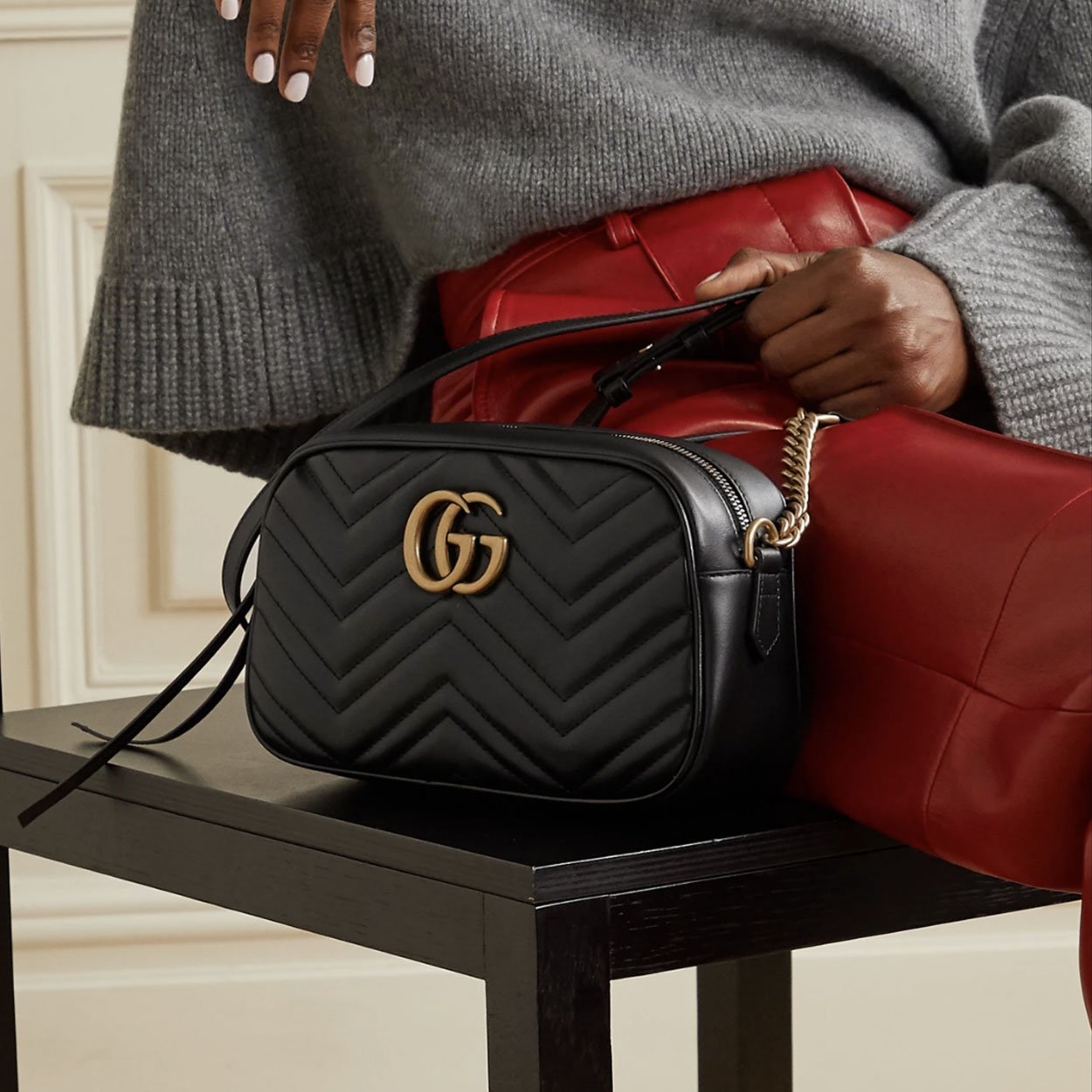 Gucci 447632 520981 Women's Black Quilted Leather GG Marmont Shoulder bag (GG2069)