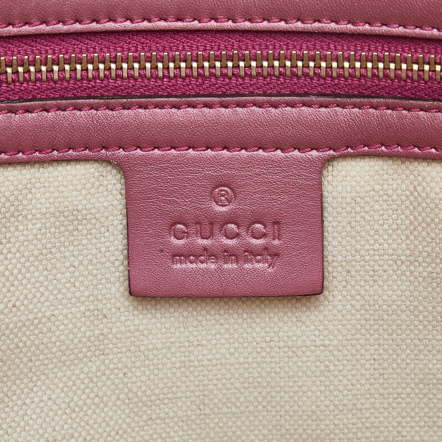 Gucci GG Canvas Heart Bit Tote (SHG-8tNWwL)