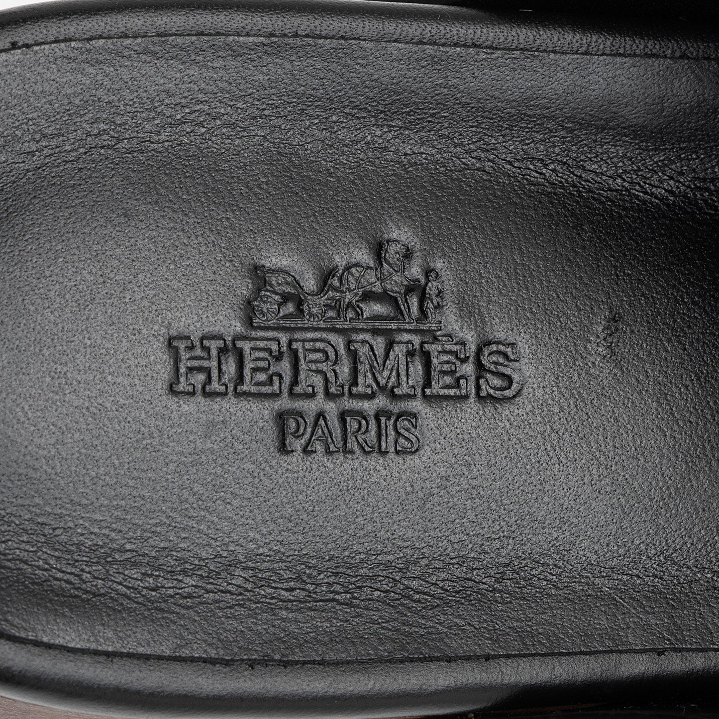 Hermes Calfskin Ellipse Sandals - Size 8 / 38 (SHF-lzukCG)
