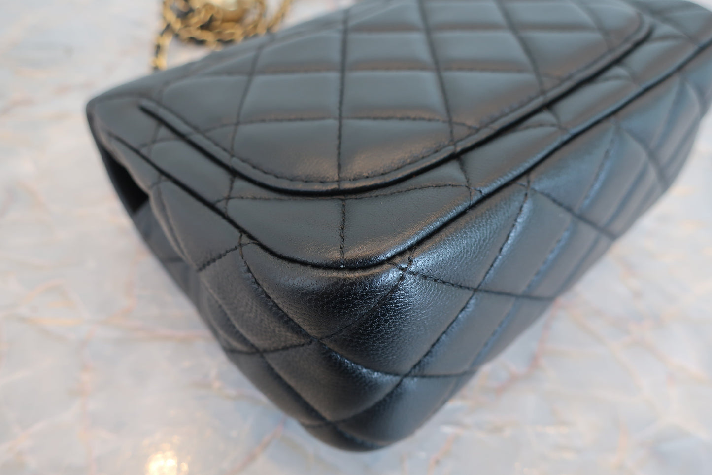 CHANEL/シャネル ミニマトラッセチェーンショルダーバッグ ラムスキン ブラック/ゴールド金具 ショルダーバッグ 700070250