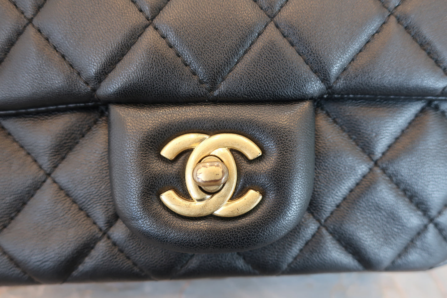CHANEL/シャネル ミニマトラッセチェーンショルダーバッグ ラムスキン ブラック/ゴールド金具 ショルダーバッグ 700070250