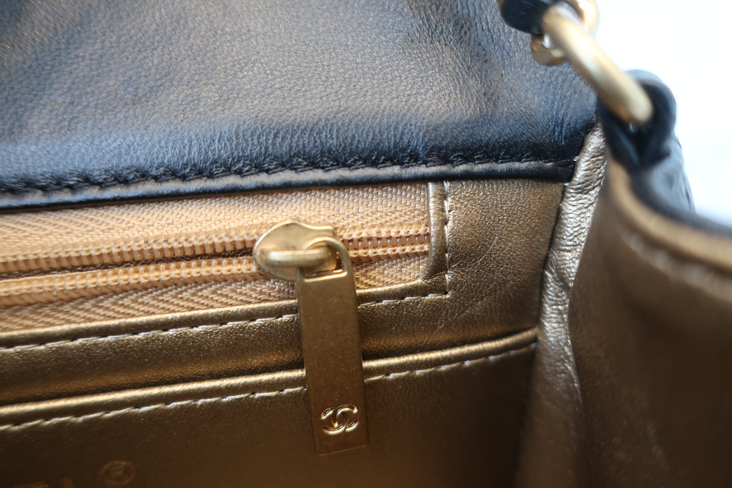 CHANEL/シャネル ミニマトラッセチェーンショルダーバッグ ラムスキン ブラック/ゴールド金具 ショルダーバッグ 700070250