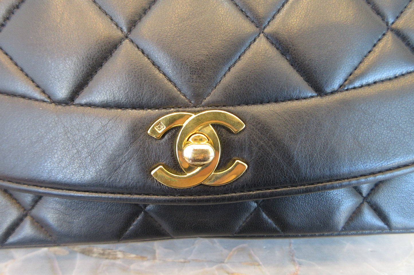 CHANEL/シャネル ダイアナマトラッセチェーンショルダーバッグ ラムスキン ブラック/ゴールド金具 ショルダーバッグ 700070149