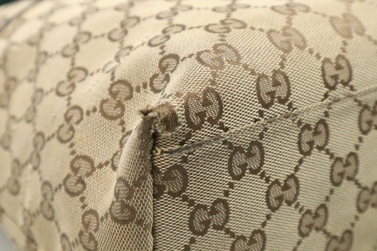 Gucci Sherry Tote Bag in GG Supreme Canvas