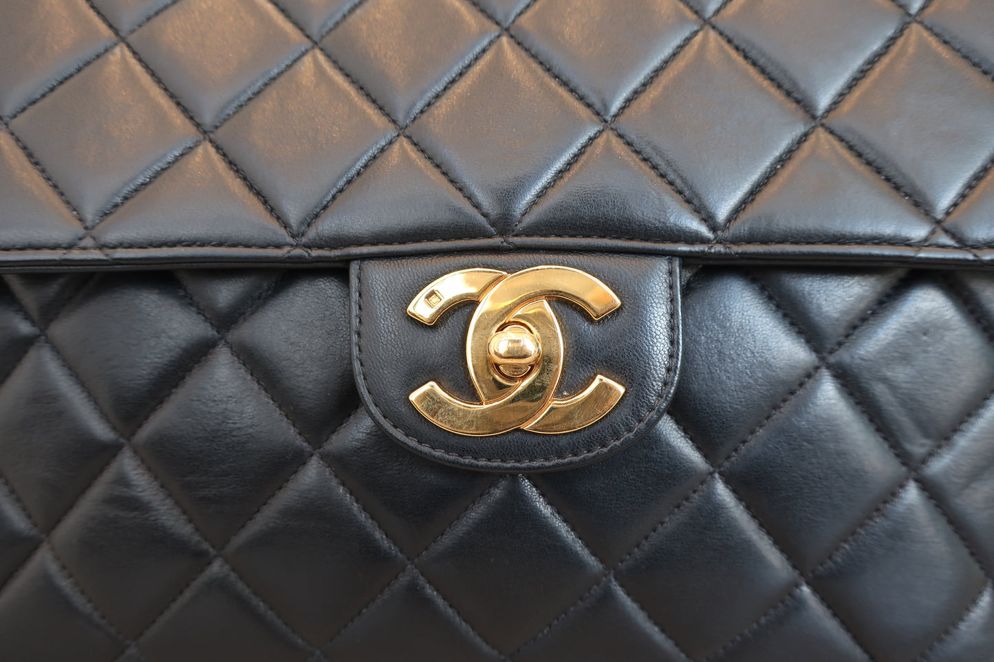 CHANEL/シャネル 中マトラッセシングルフラップチェーンショルダーバッグ ラムスキン ブラック/ゴールド金具 ショルダーバッグ 700070111