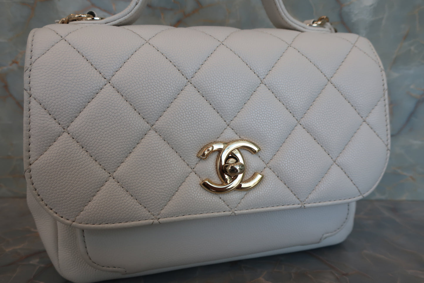CHANEL/シャネル マトラッセショルダーバッグ キャビアスキン ホワイト/ゴールド金具 ショルダーバッグ 700070099