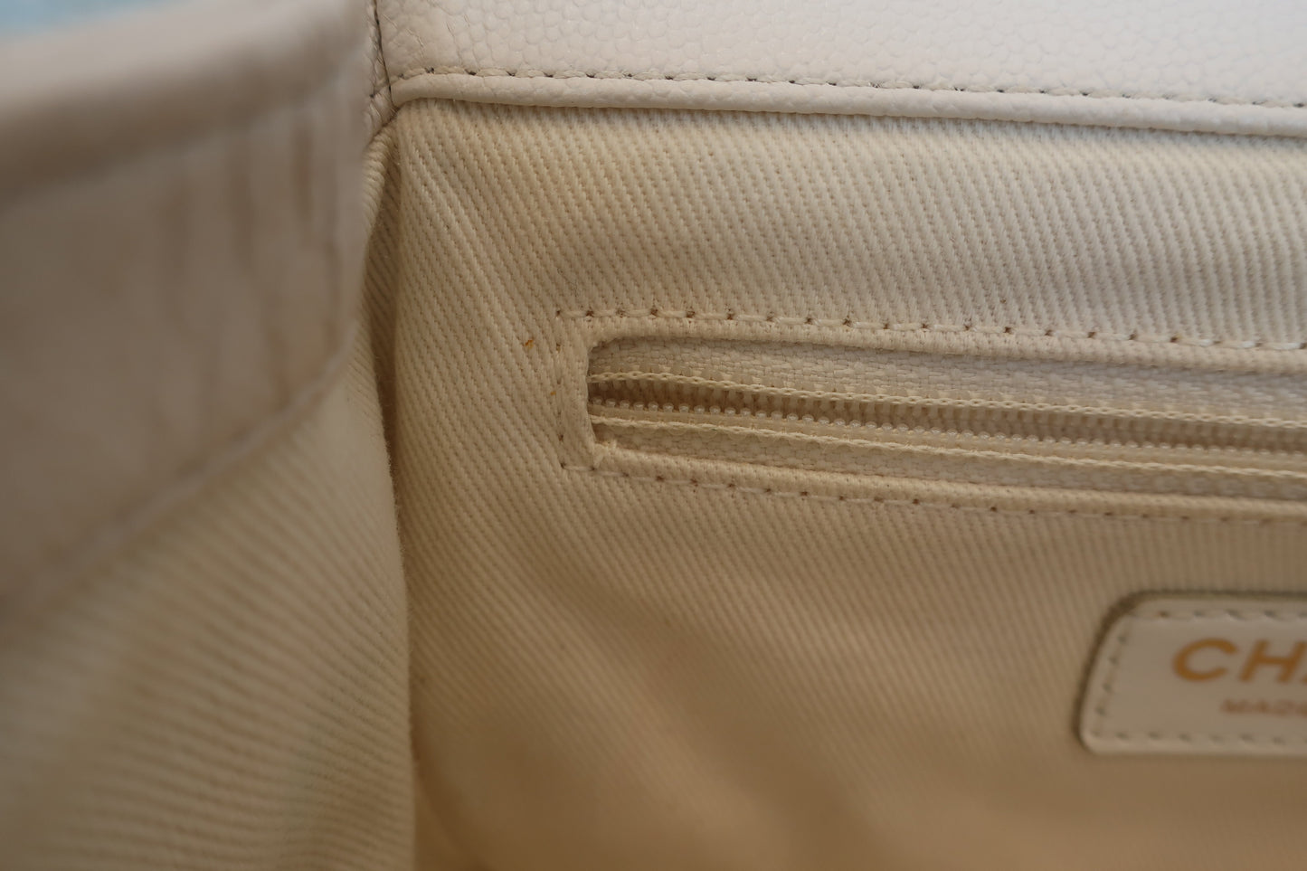 CHANEL/シャネル マトラッセショルダーバッグ キャビアスキン ホワイト/ゴールド金具 ショルダーバッグ 700070099