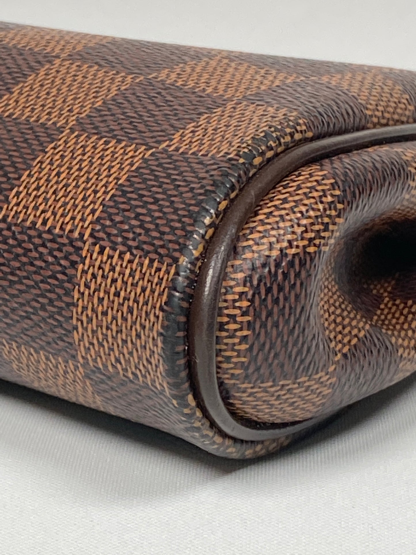LOUIS VUITTON - EVA CLUTCH IN DAMIER EBENE