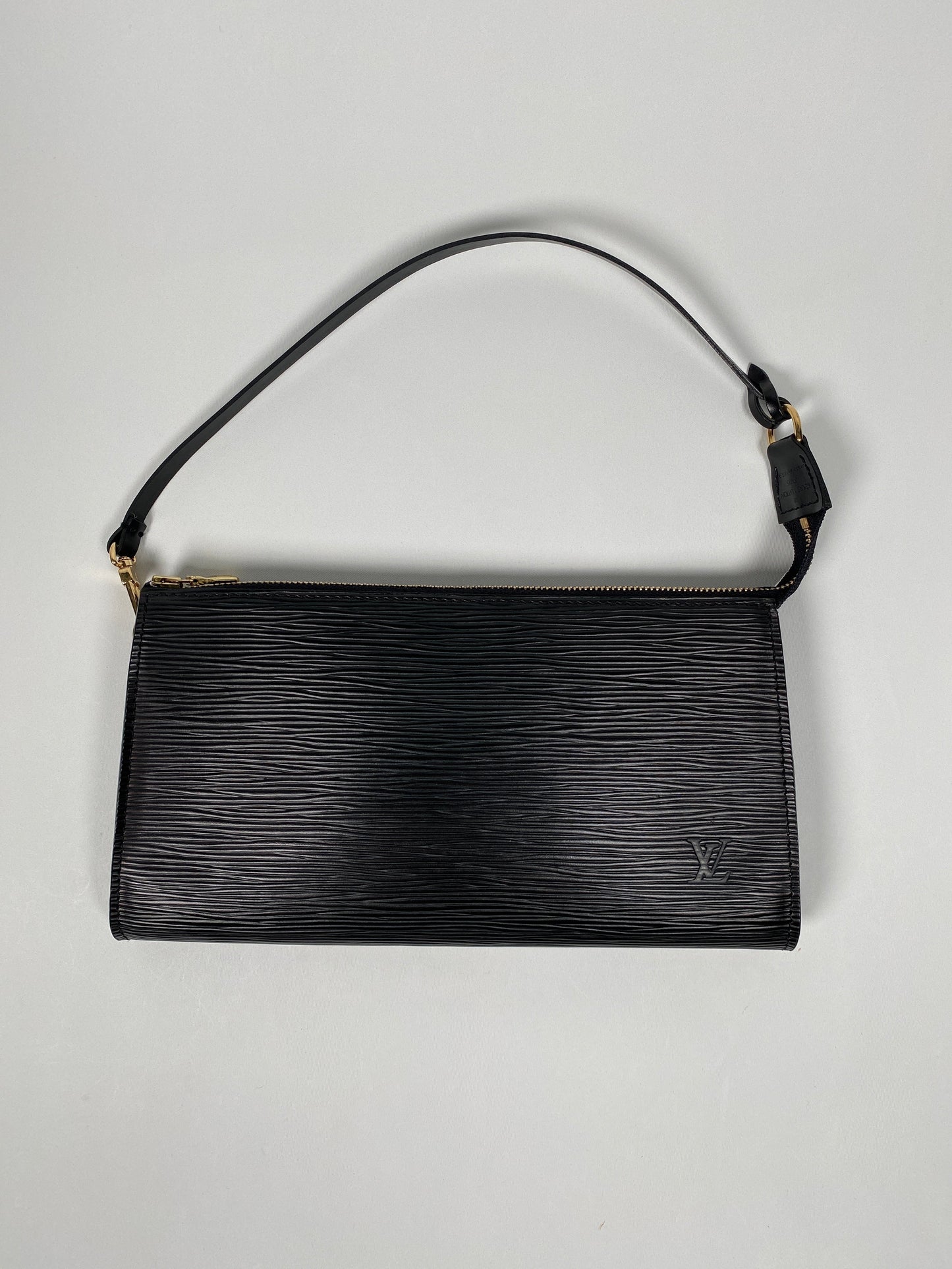 LOUIS VUITTON - POCHETTE ACCESSORIES IN NOIR EPI LEATHER