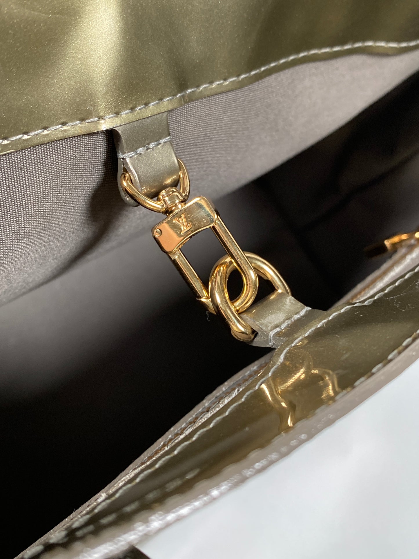 LOUIS VUITTON - WILSHIRE PM IN VERT BRONZE MONOGRAM VERNIS