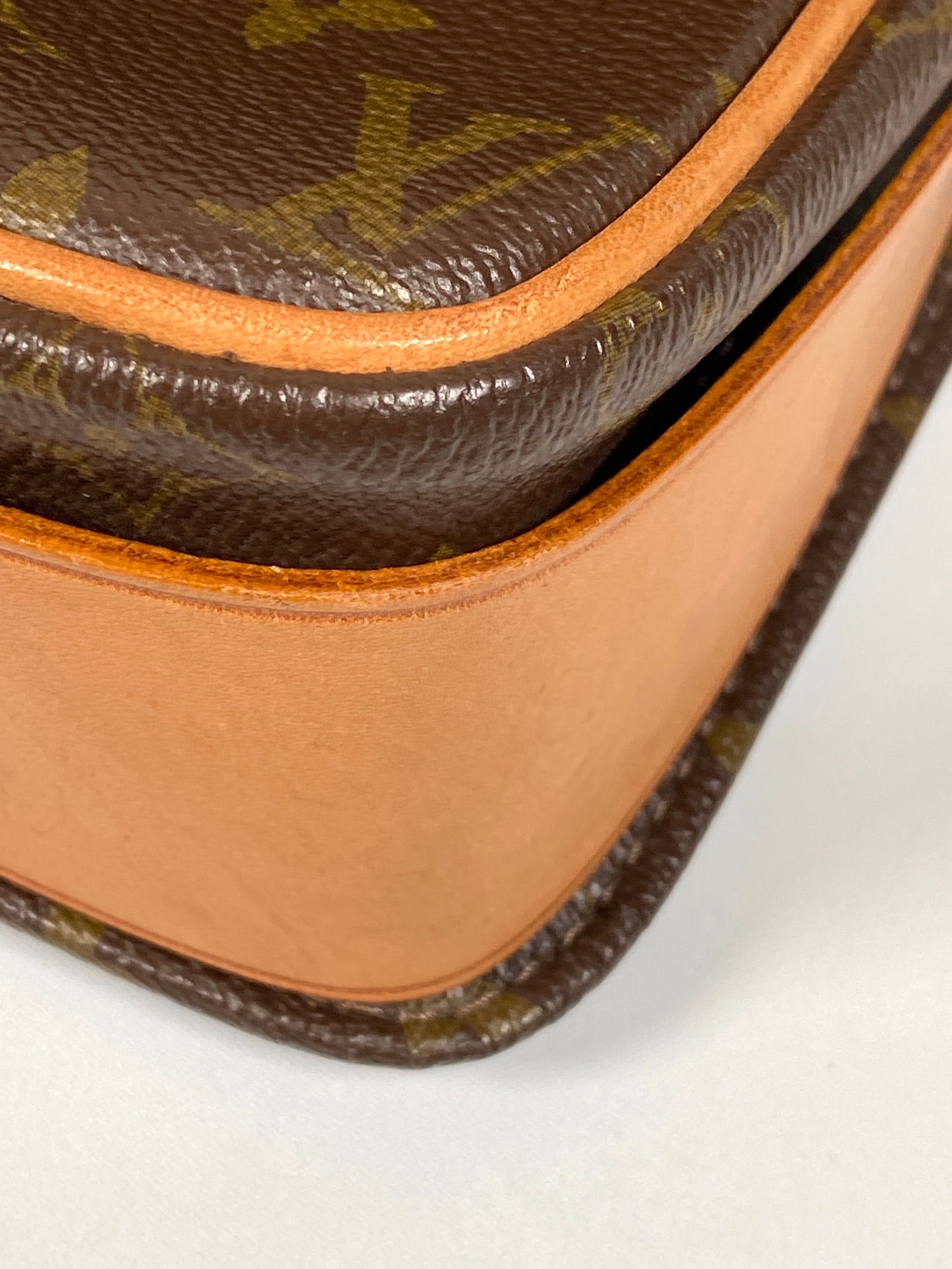 LOUIS VUITTON - CARTOUCHIERE GM MONOGRAM CANVAS CROSSBODY BAG  - VINTAGE