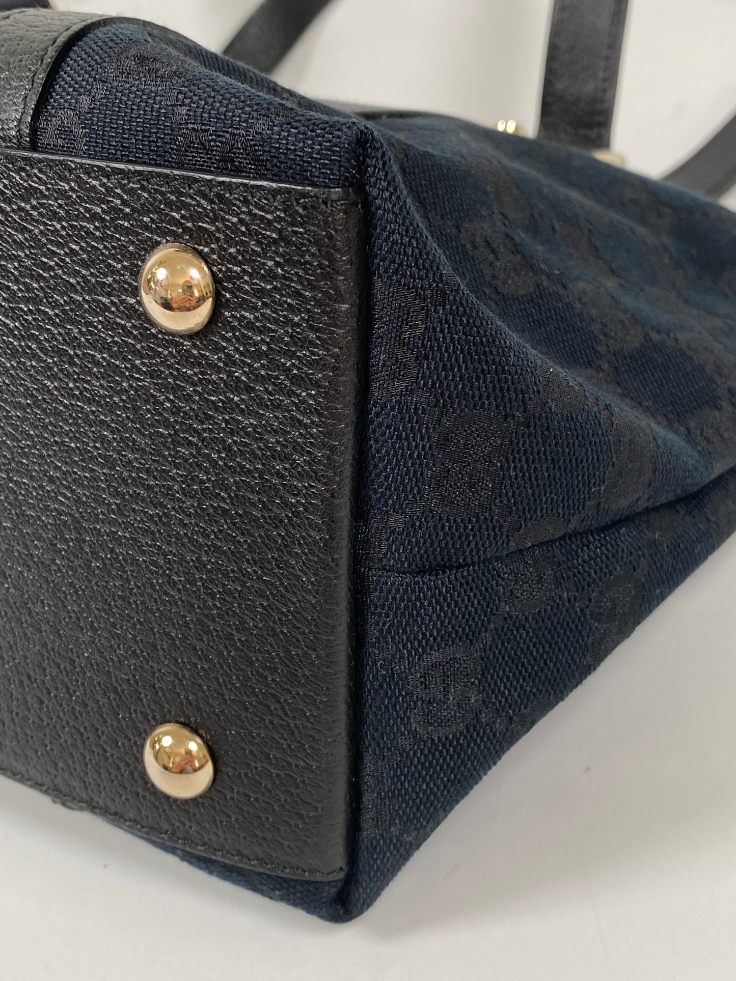GUCCI - BLACK GG CANVAS ABBEY MED TOTE BAG