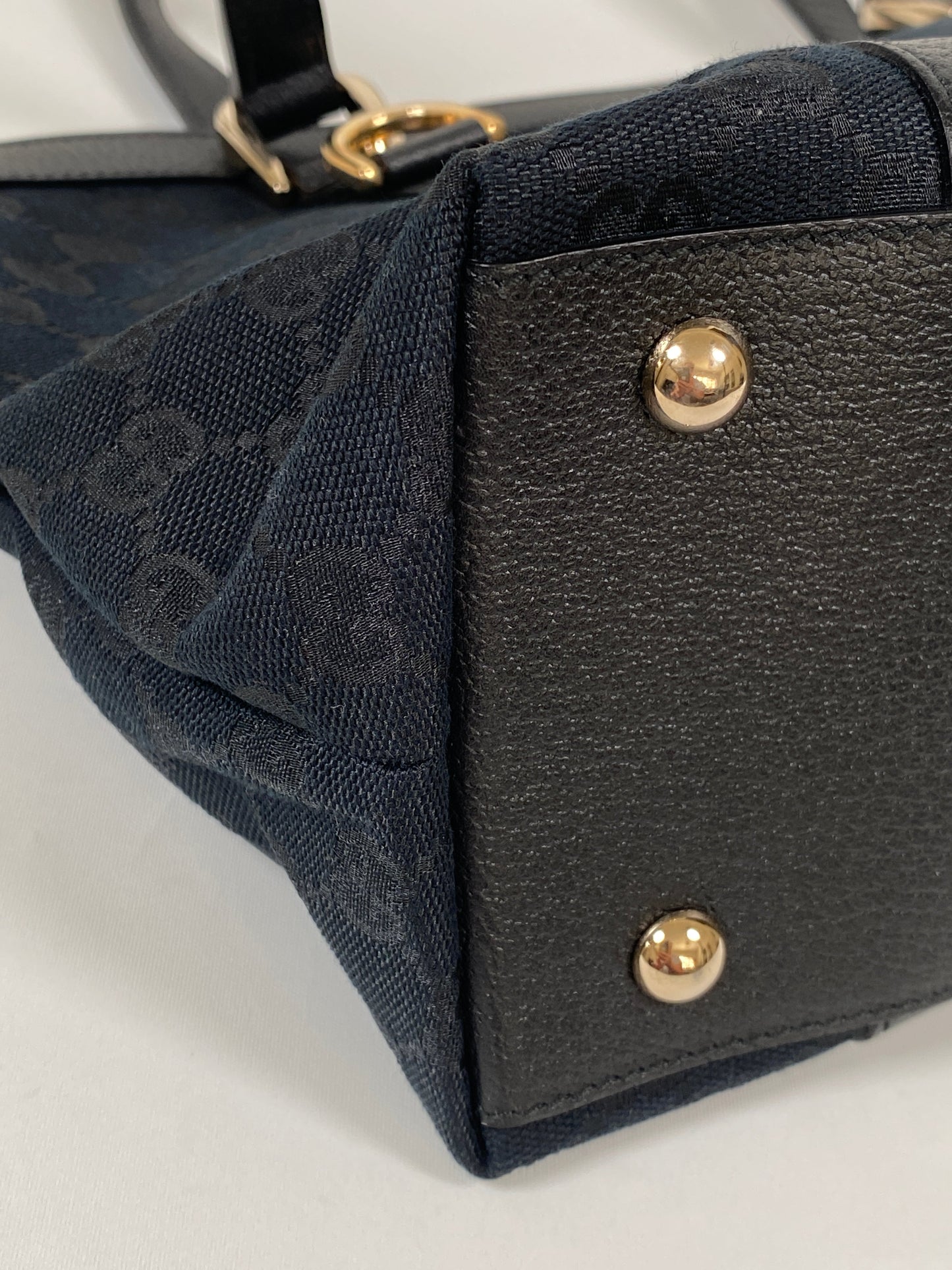 GUCCI - BLACK GG CANVAS ABBEY MED TOTE BAG