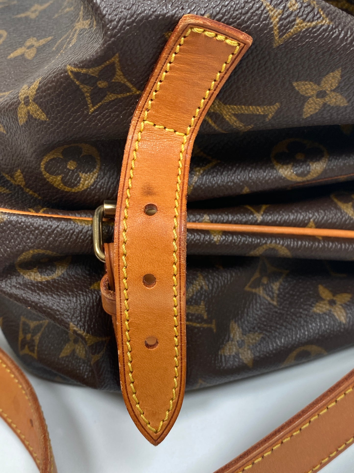 LOUIS VUITTON - MONOGRAM CANVAS SAUMUR 35 BAG - YR 1997