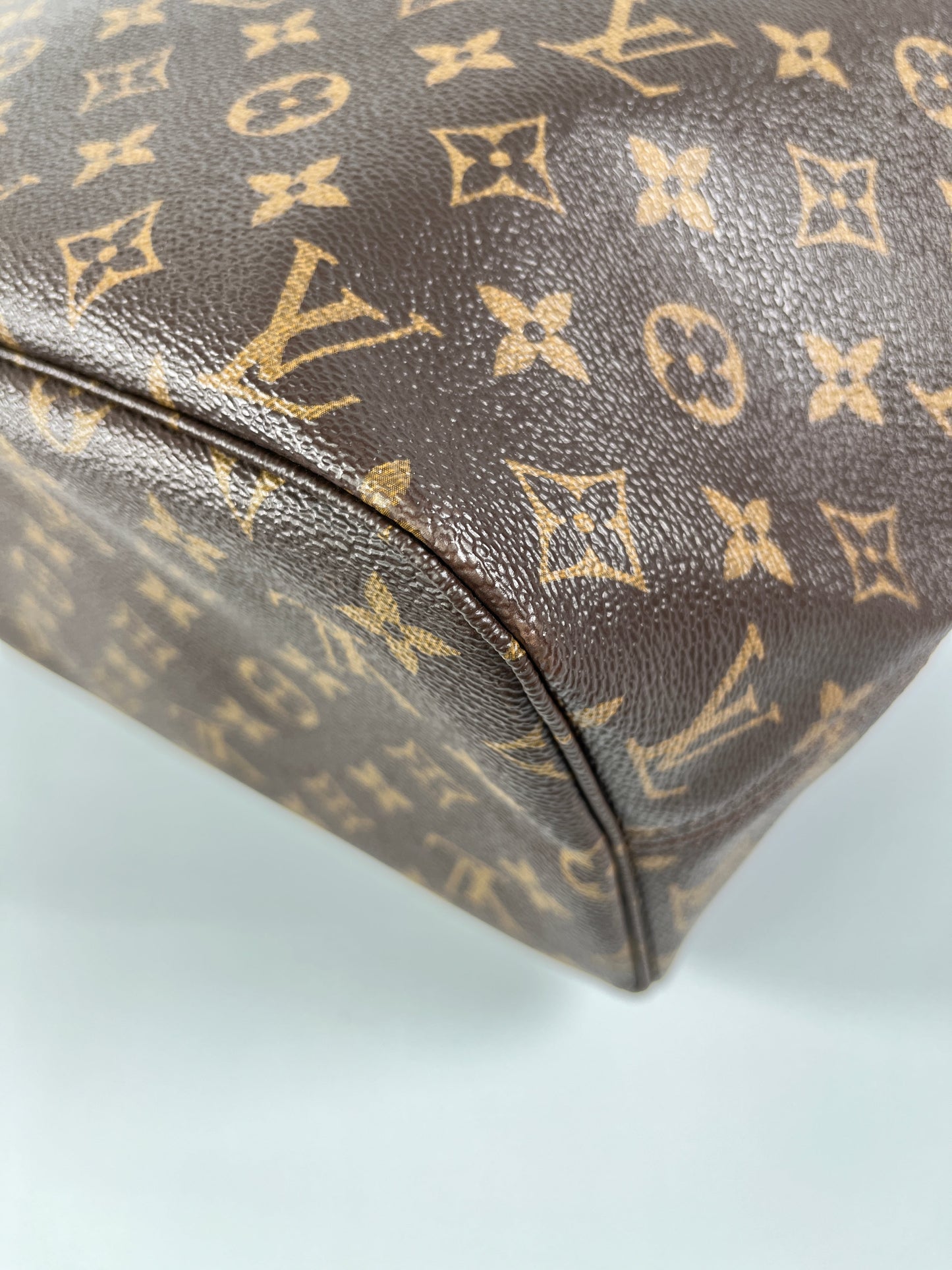 LOUIS VUITTON - NEVERFULL MM TOTE IN MONOGRAM WITH BEIGE INTERIOR