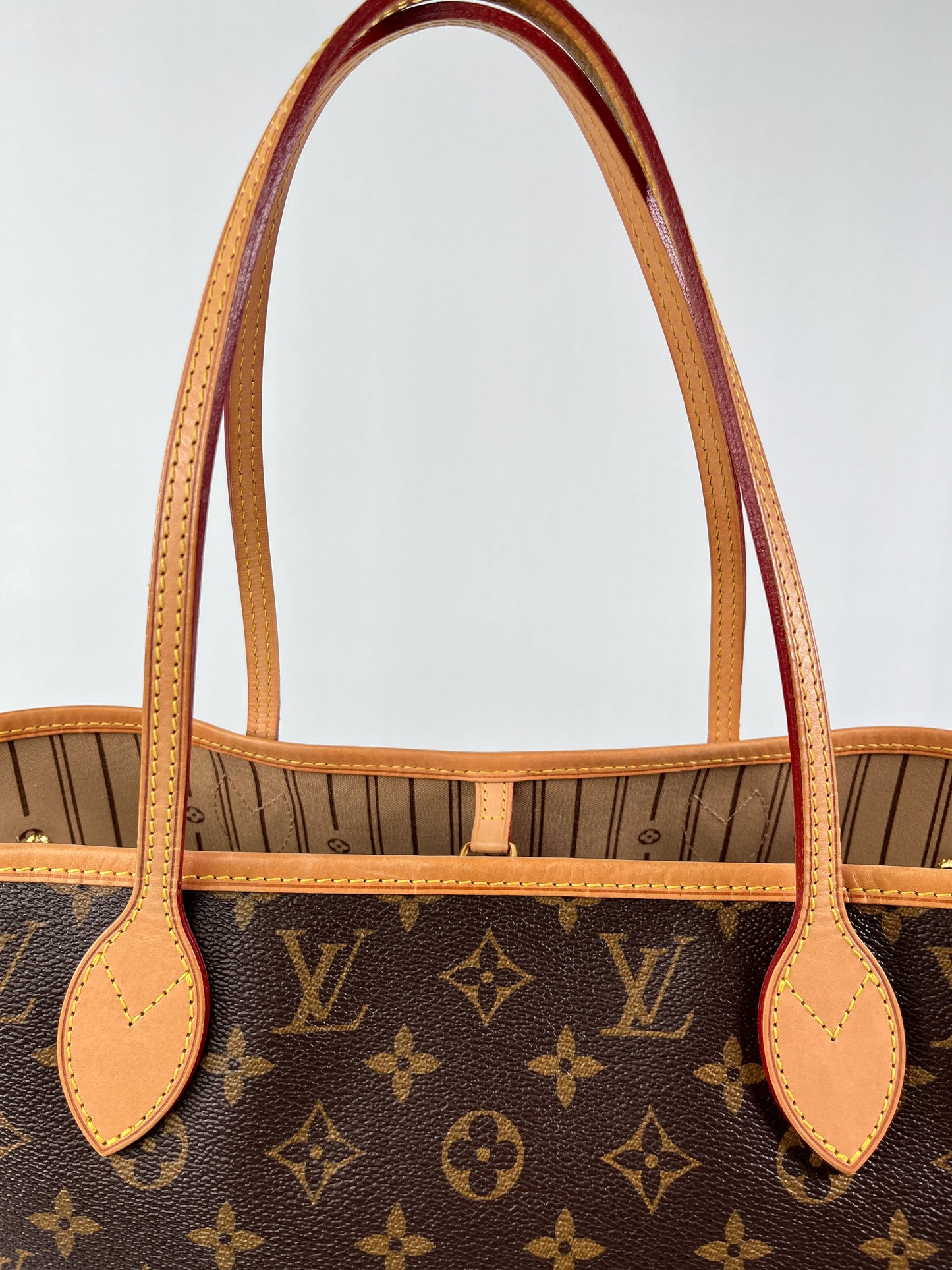LOUIS VUITTON - NEVERFULL MM TOTE IN MONOGRAM WITH BEIGE INTERIOR