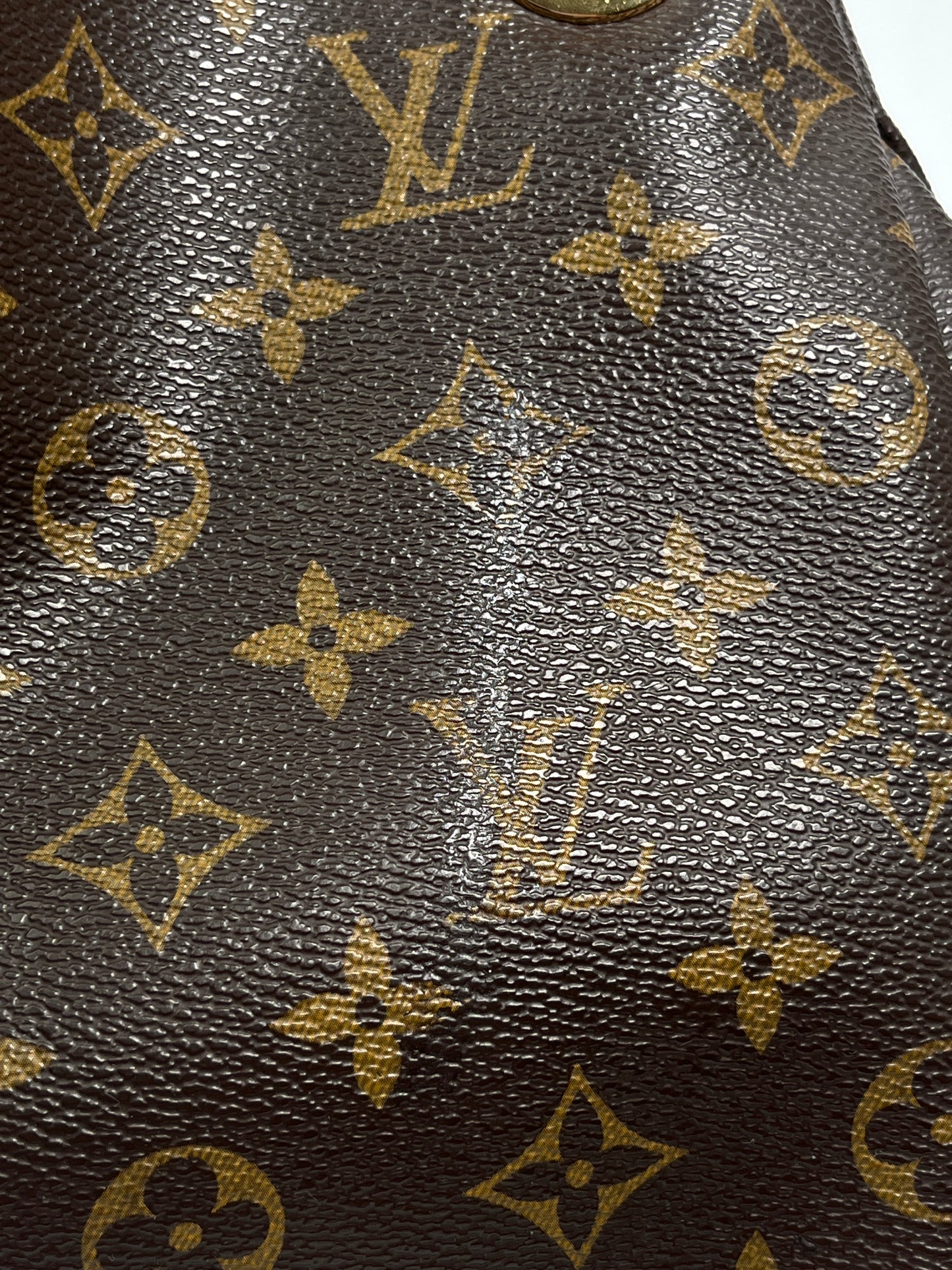 LOUIS VUITTON - ARTSY MM IN MONOGRAM CANVAS