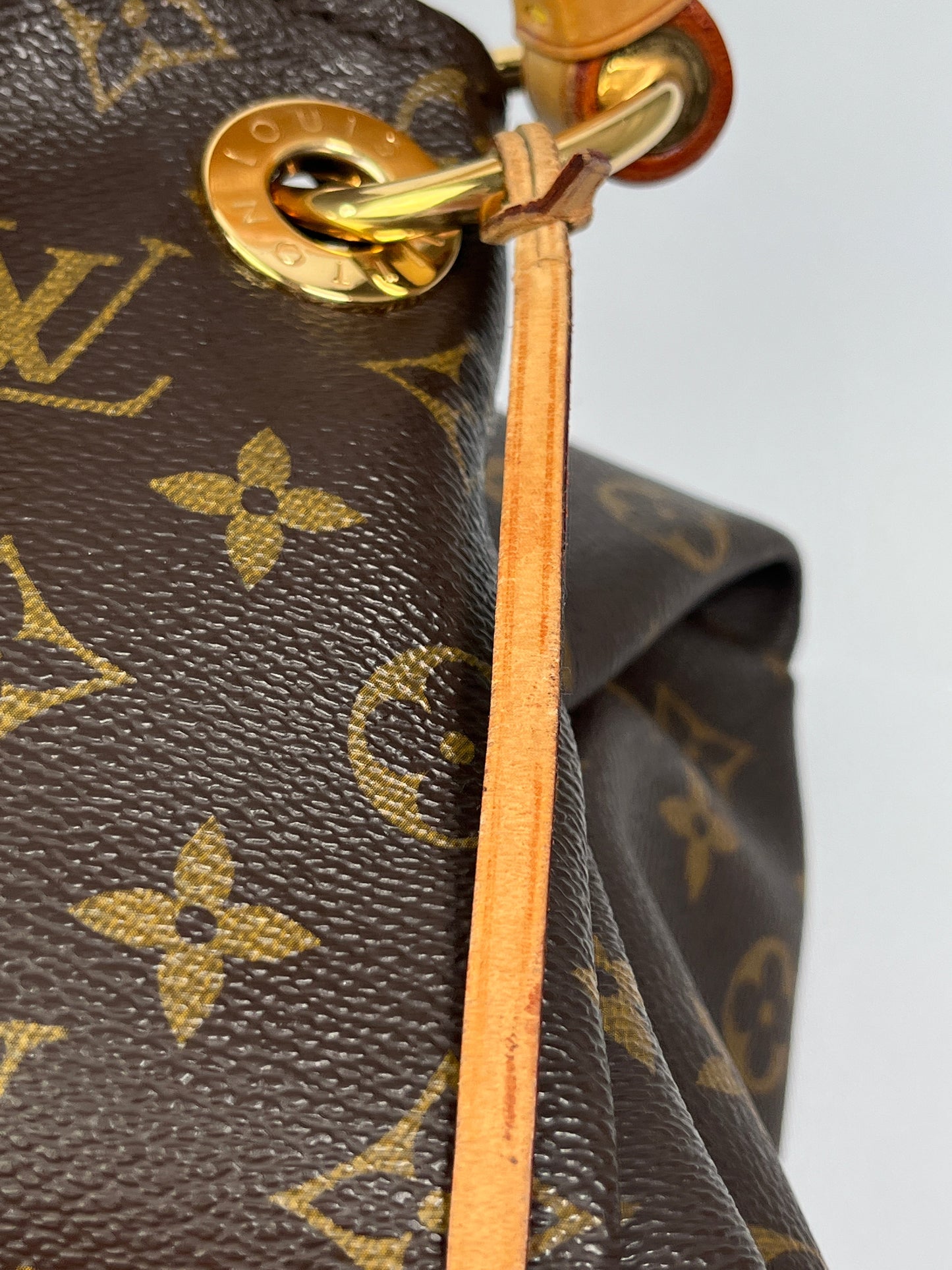 LOUIS VUITTON - ARTSY MM IN MONOGRAM CANVAS