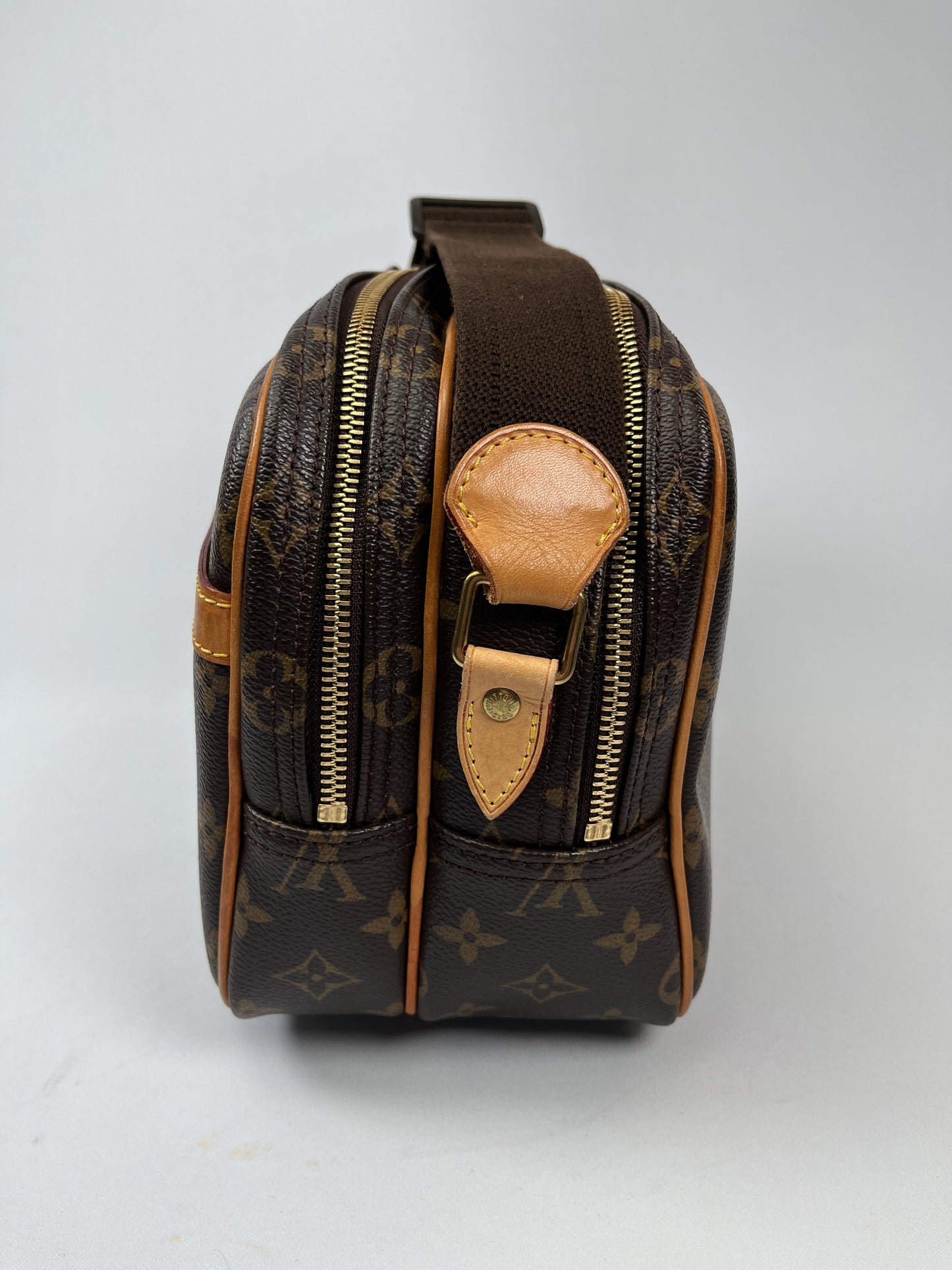 LOUIS VUITTON - REPORTER PM IN MONOGRAM CANVAS - YR 2010