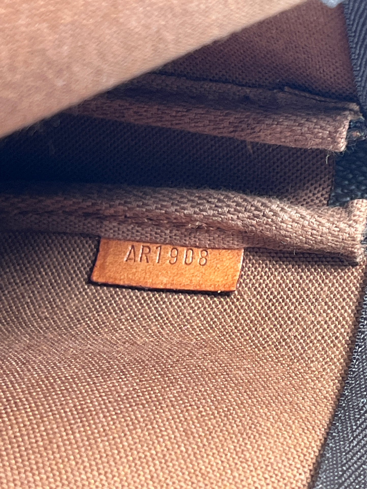 LOUIS VUITTON - POCHETTE ACCESSORIES MONOGRAM CANVAS