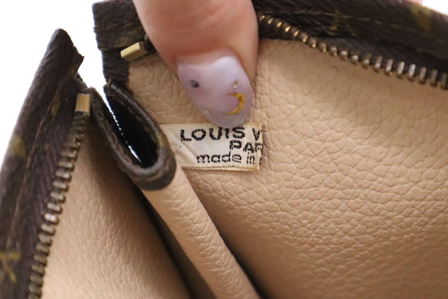 Louis Vuitton Toiletry 25 in Monogram Canvas