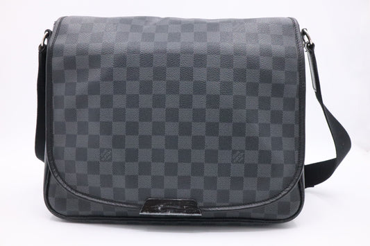 Louis Vuitton Daniel GM in Damier Graphite Canvas