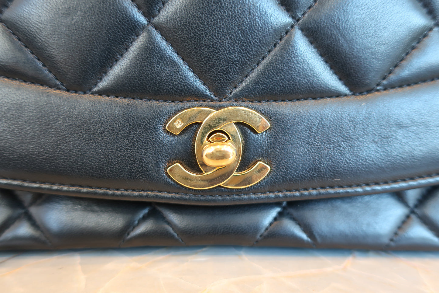 CHANEL/シャネル ダイアナマトラッセチェーンショルダーバッグ ラムスキン ブラック/ゴールド金具 ショルダーバッグ 700070184