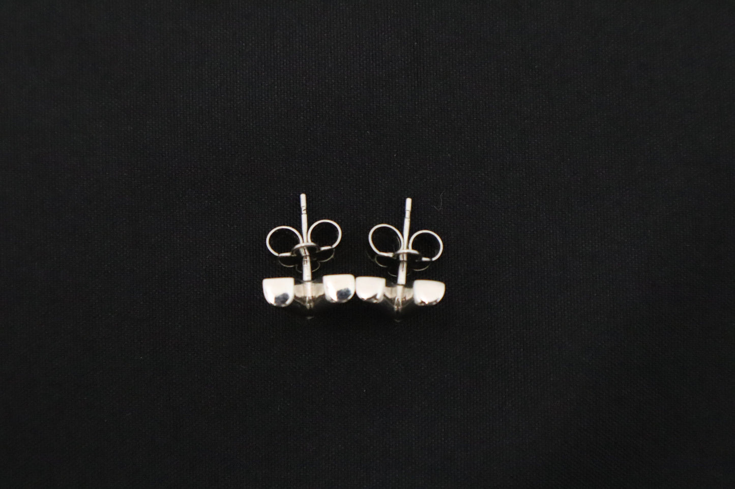 Louis Vuitton Essential V Earrings