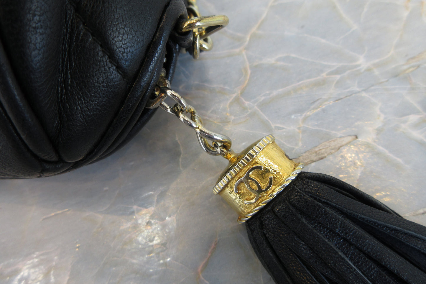 CHANEL/シャネル マトラッセフリンジチェーンショルダーバッグ ラムスキン ブラック/ゴールド金具 ショルダーバッグ 700070216