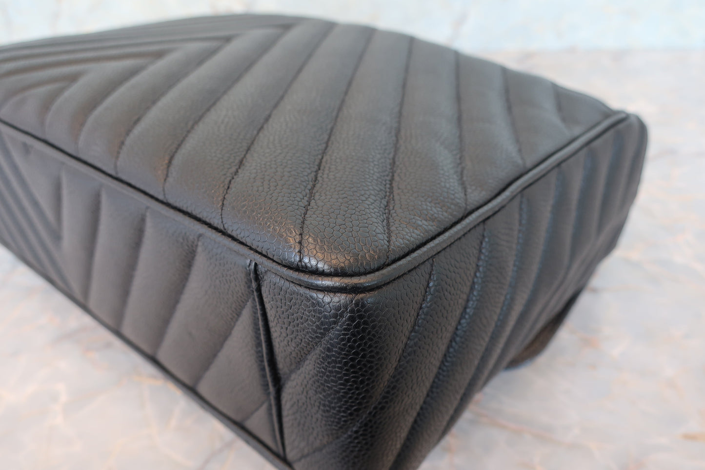 CHANEL/シャネル Vステッチチェーンショルダーバッグ キャビアスキン ブラック/ゴールド金具 ショルダーバッグ 700070249