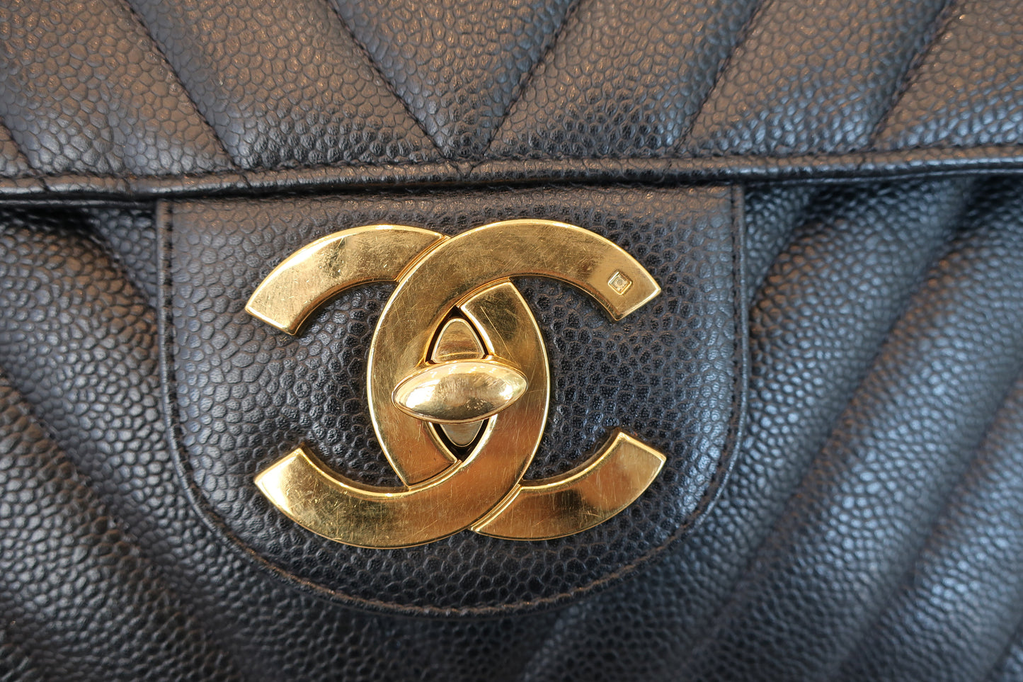 CHANEL/シャネル Vステッチチェーンショルダーバッグ キャビアスキン ブラック/ゴールド金具 ショルダーバッグ 700070249