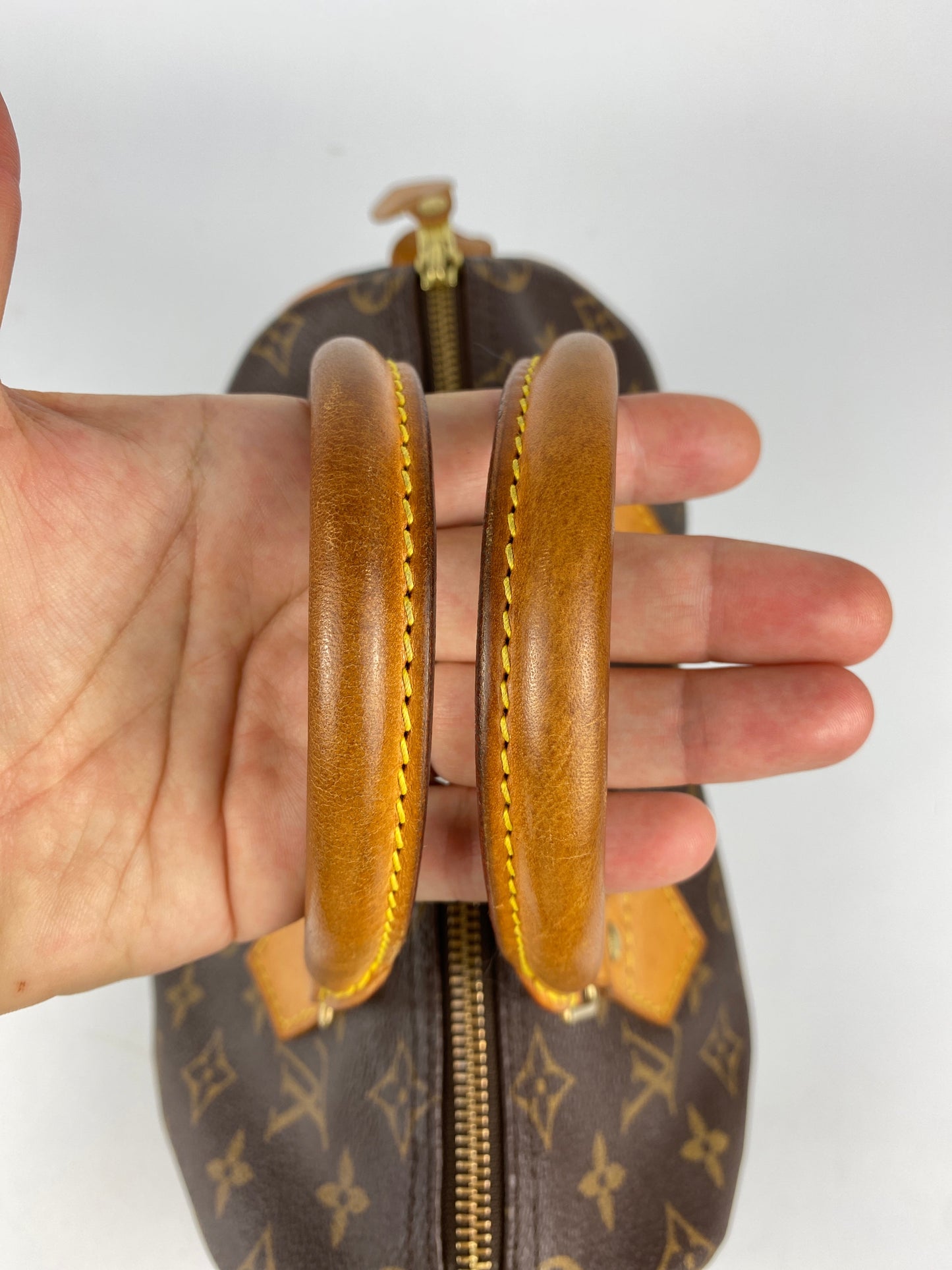 LOUIS VUITTON - MONOGRAM SPEEDY 25 BAG