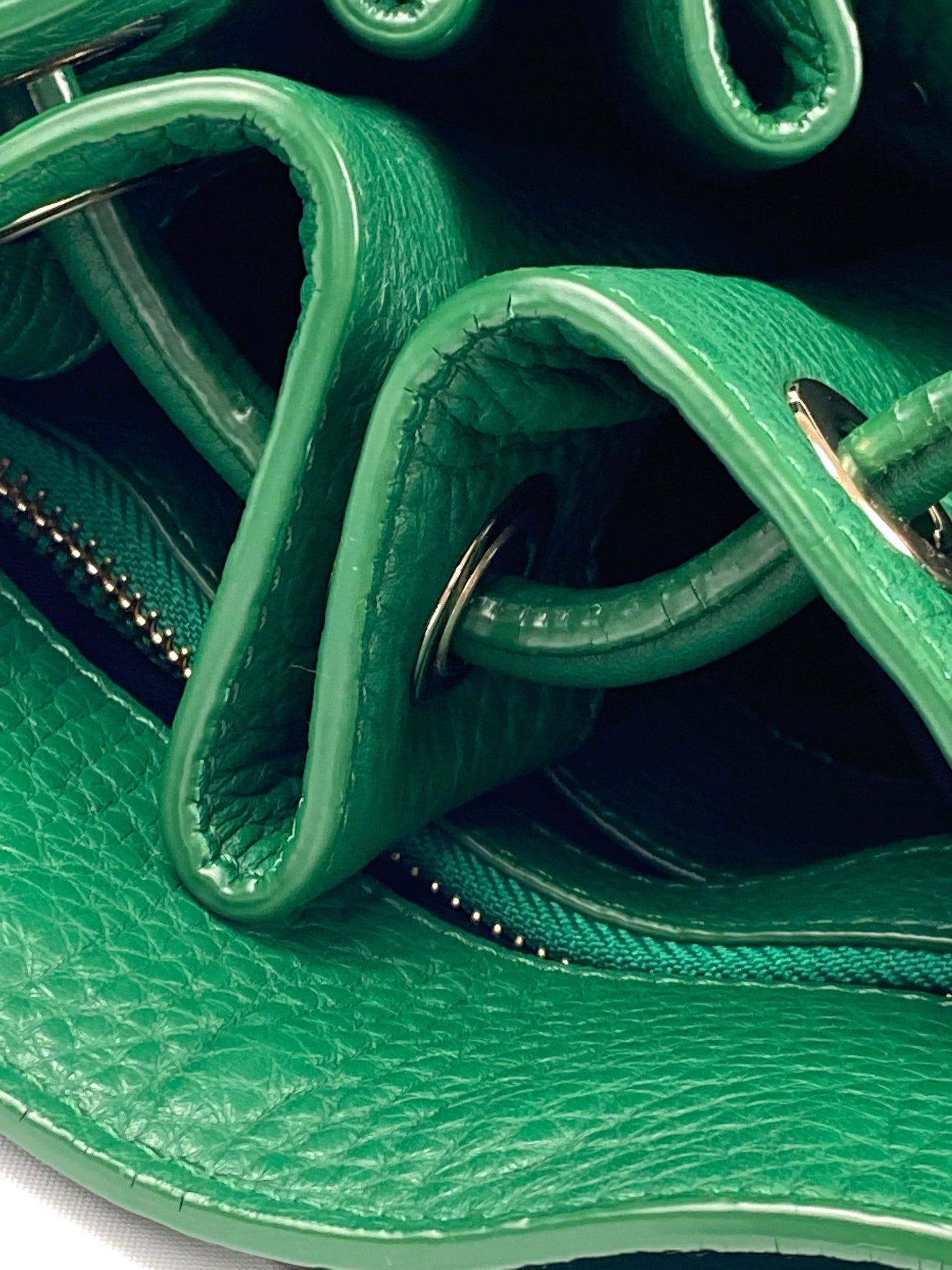 ALEXANDER WANG - DIEGO BUCKET BAG IN GREEN PEBBLED LEATHER