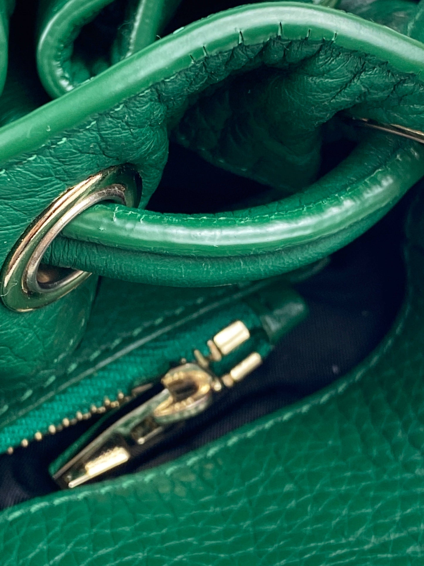 ALEXANDER WANG - DIEGO BUCKET BAG IN GREEN PEBBLED LEATHER