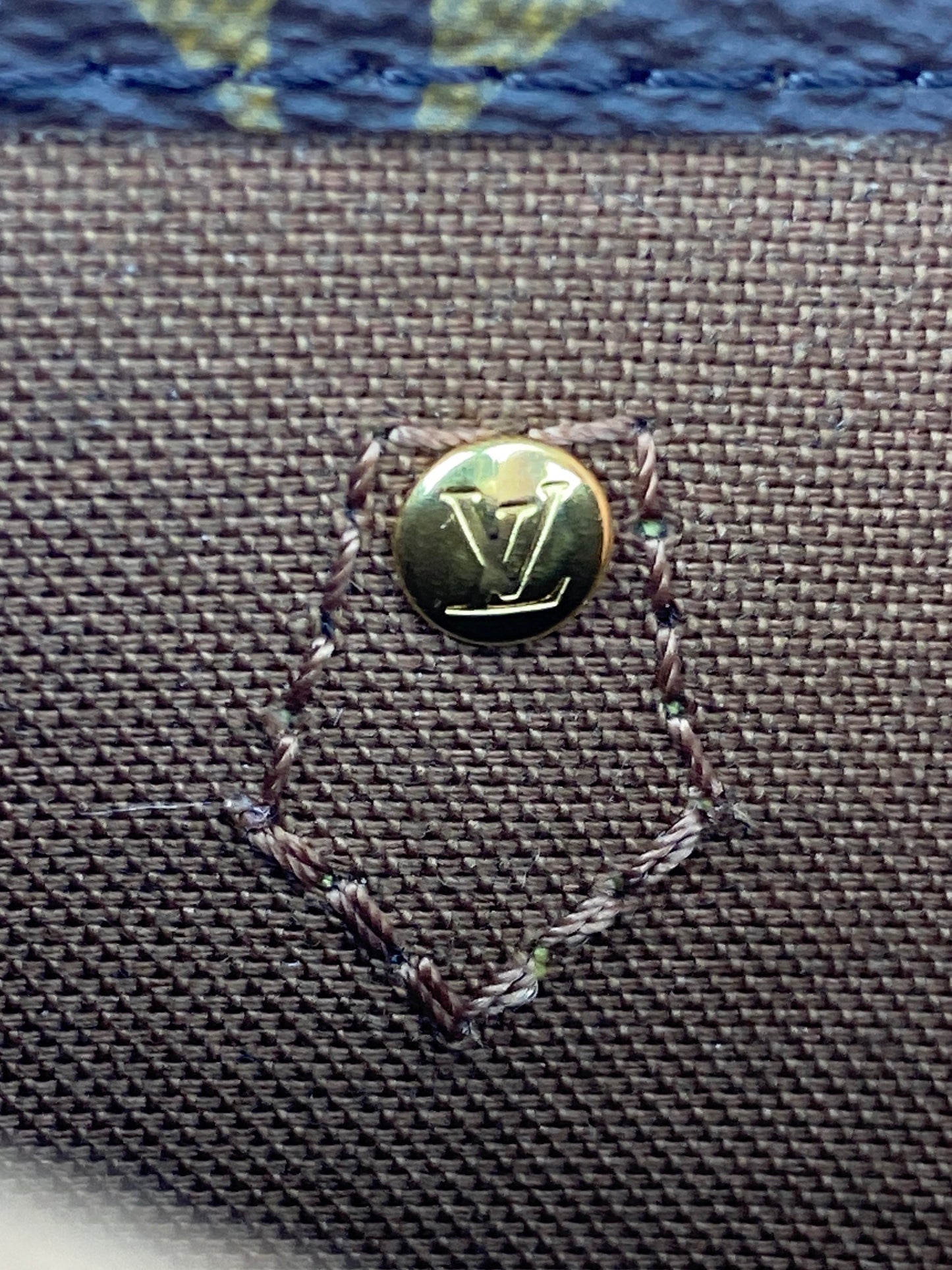 LOUIS VUITTON - PETIT SAC PLAT IN MONOGRAM CANVAS