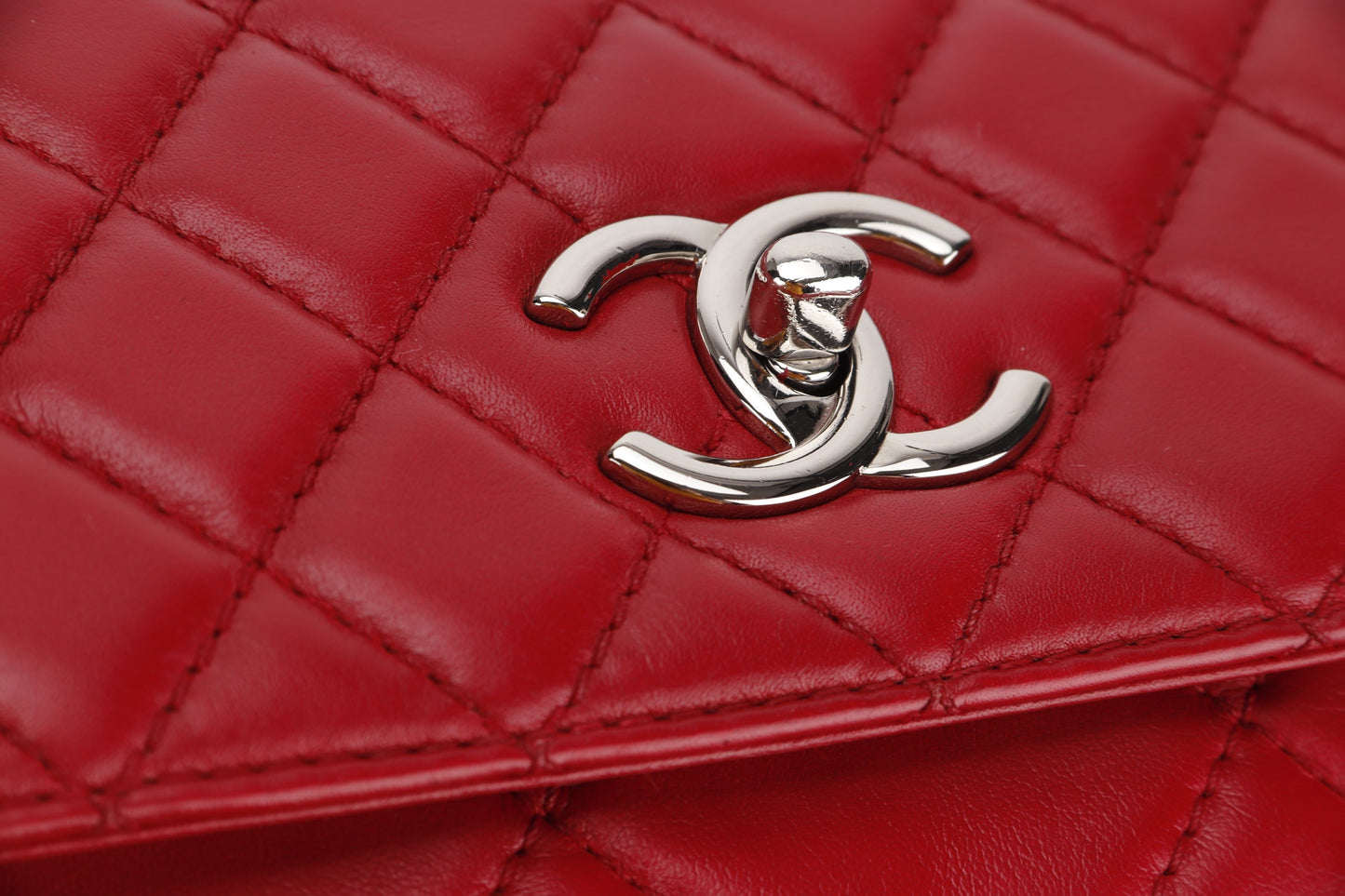 CHANEL RED QUILTED LAMBSKIN 32CM SHOULDER BAG (1466xxxx) SILVER HARDWARE, NO  & DUST COVER