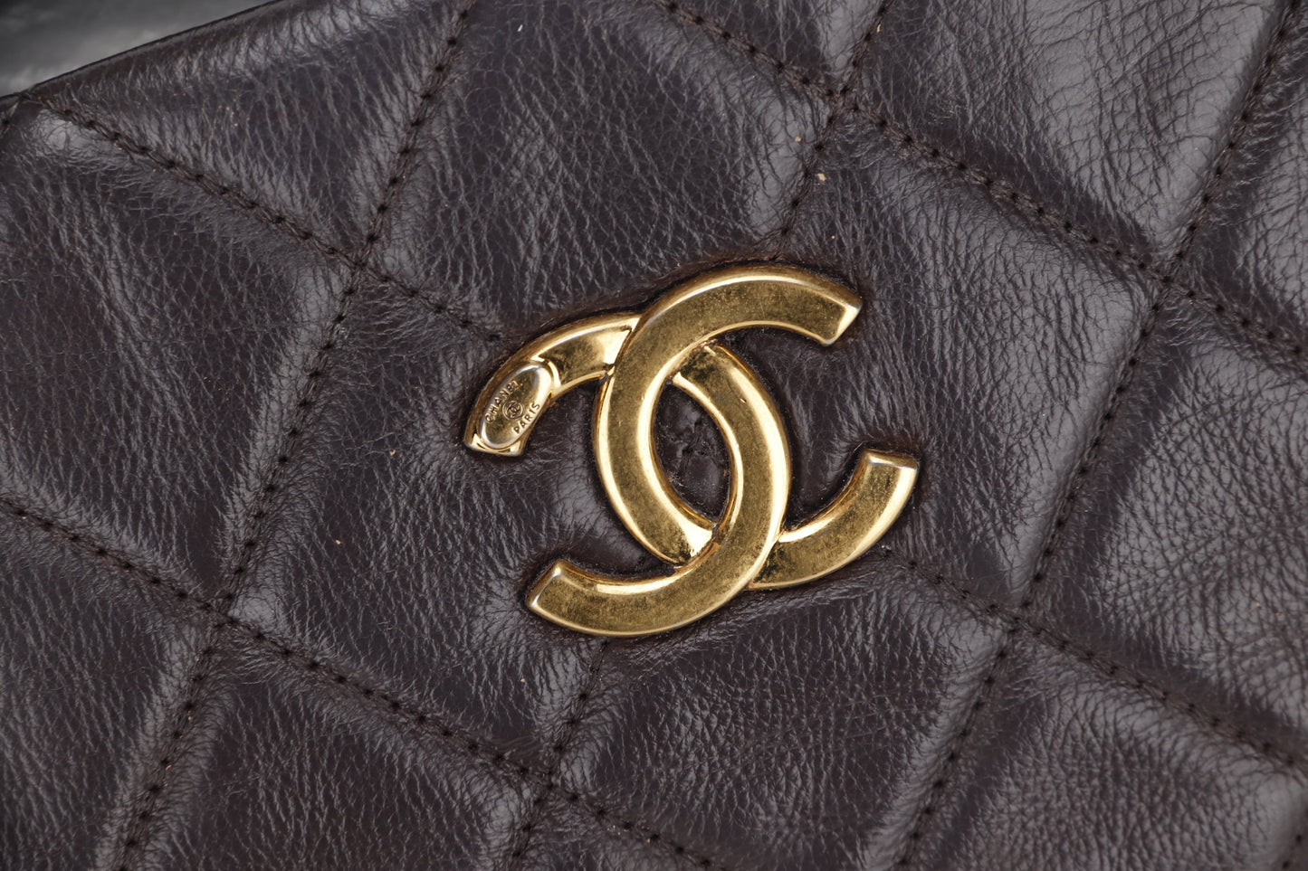 CHANEL QUILTED MATELASSE LAMBSKIN CC LOGO SHOULDER BAG (1739xxxx) GOLD HARDWARE, NO  & DUST COVER
