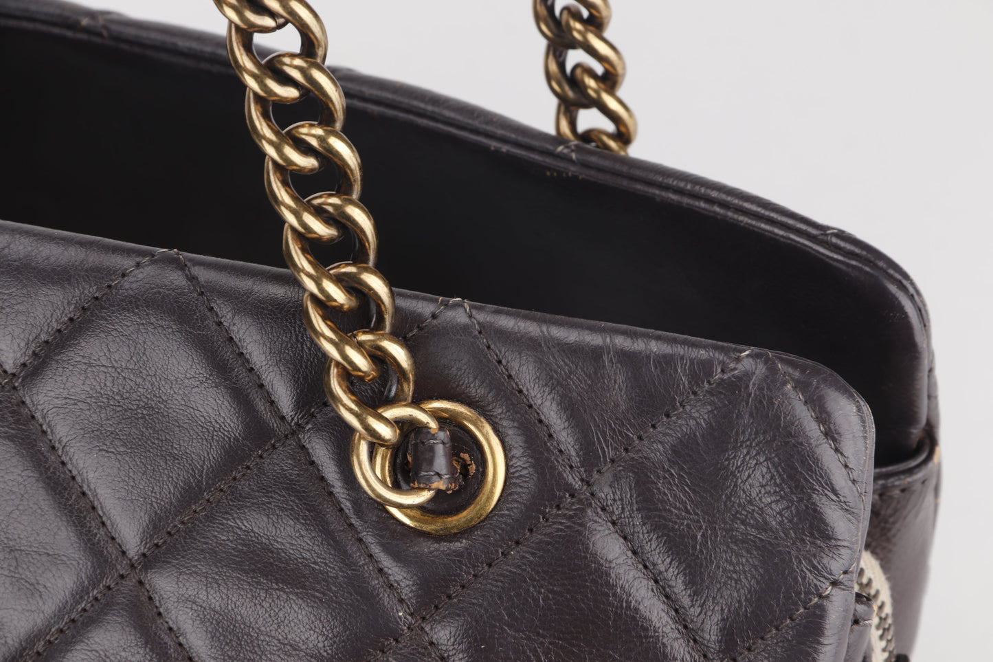 CHANEL QUILTED MATELASSE LAMBSKIN CC LOGO SHOULDER BAG (1739xxxx) GOLD HARDWARE, NO  & DUST COVER