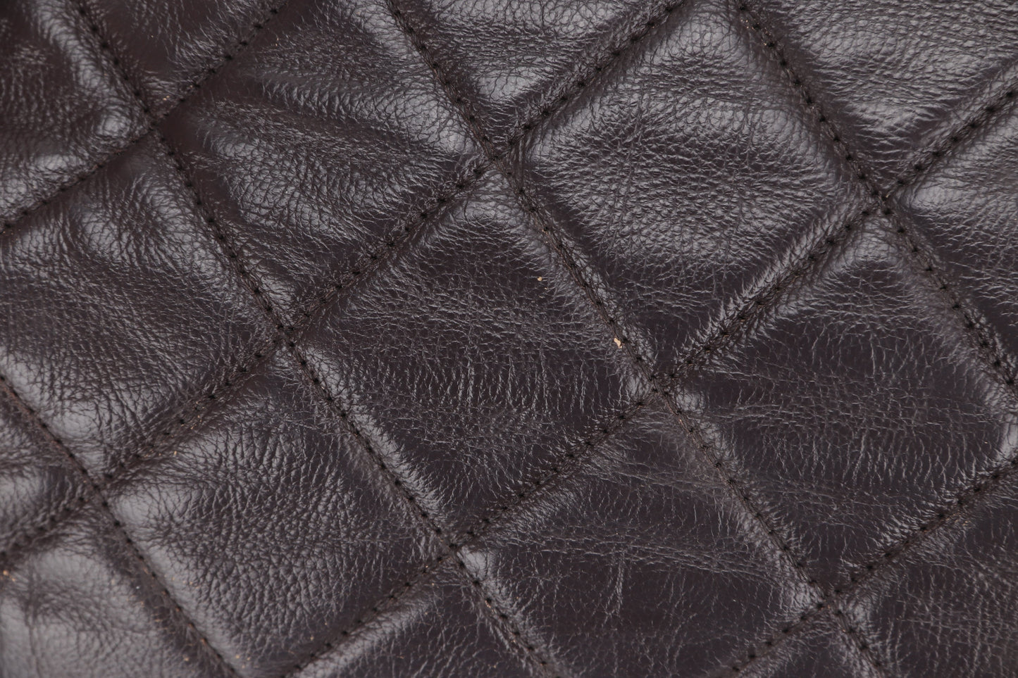CHANEL QUILTED MATELASSE LAMBSKIN CC LOGO SHOULDER BAG (1739xxxx) GOLD HARDWARE, NO  & DUST COVER