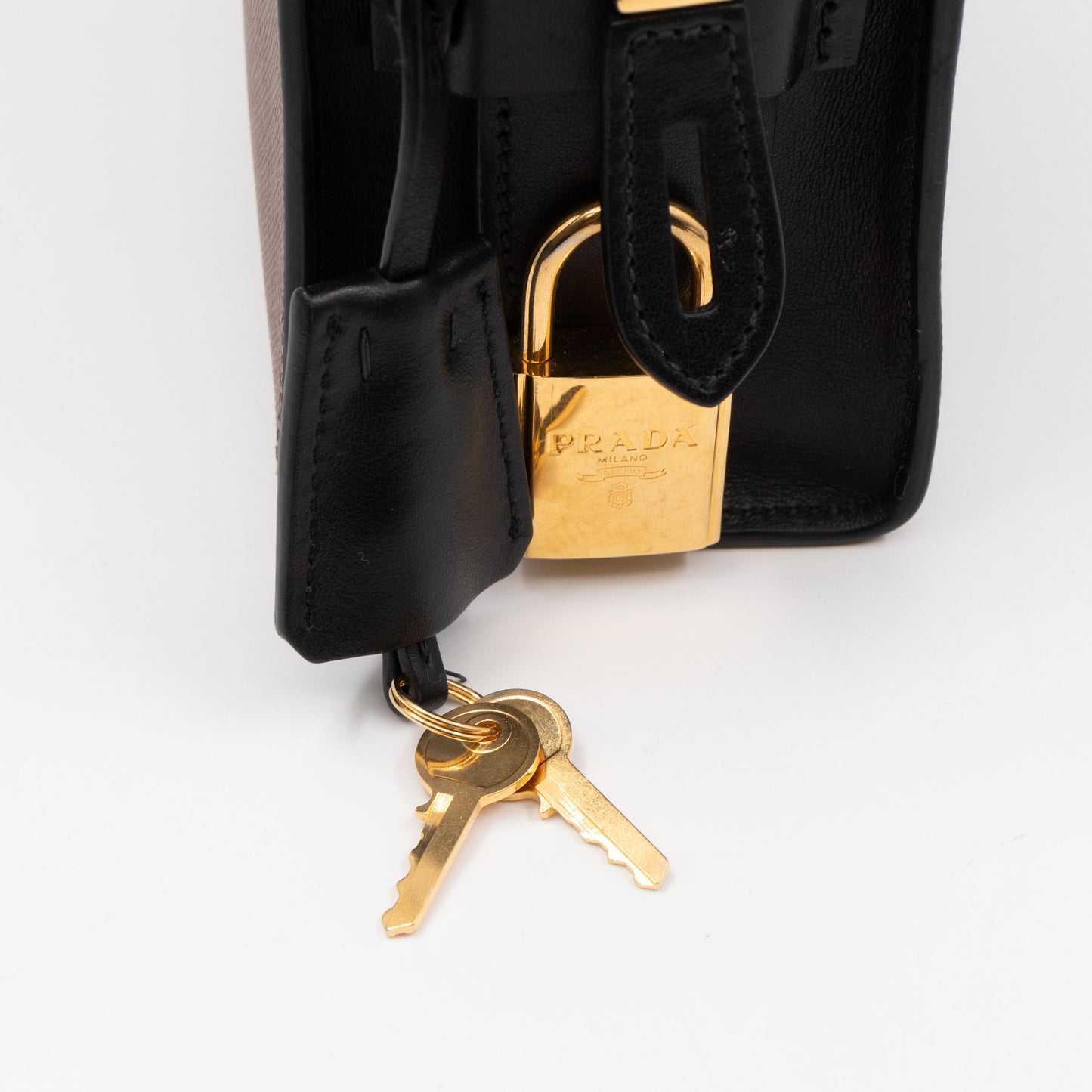 Esplanade Shoulder Bag Palissandro Brown & Noir Leather