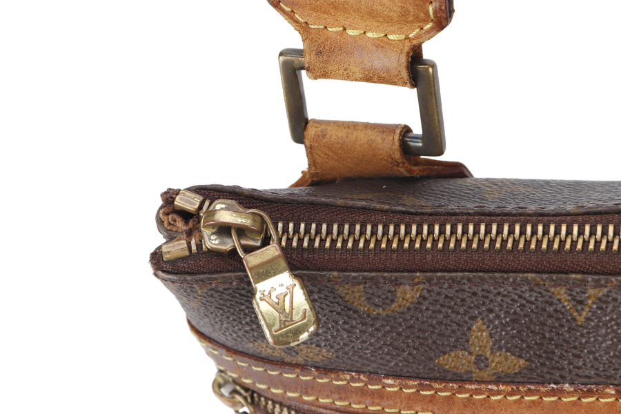 LOUIS VUITTON BOSPHORE POCHETTE (M40044) SHOULDER CROSSBODY BAG MONOGRAM CANVAS NO DUST COVER