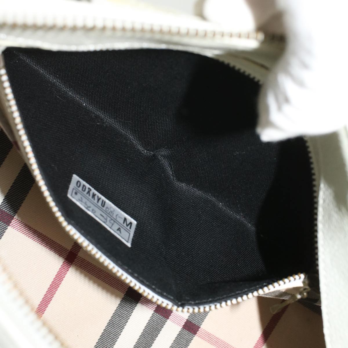 Burberry Shoulder Bag Leather White Auth am3357