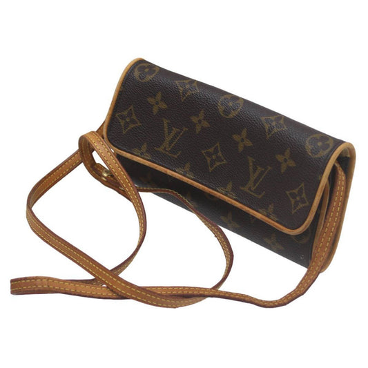 Louis Vuitton    Pochette Shoulder Bag