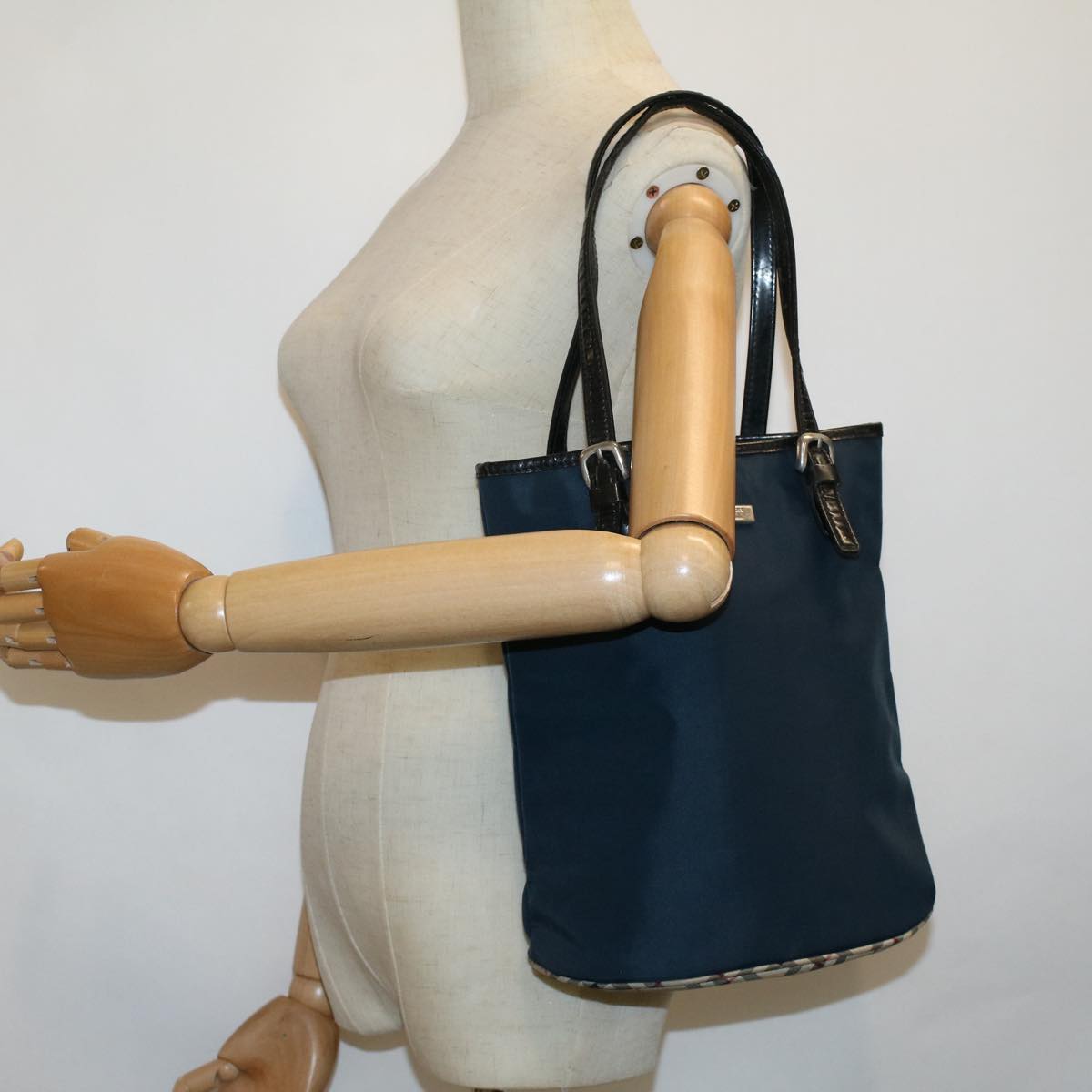 Burberry Nova Check Shoulder Bag Nylon Leather Navy Beige Auth bs8926
