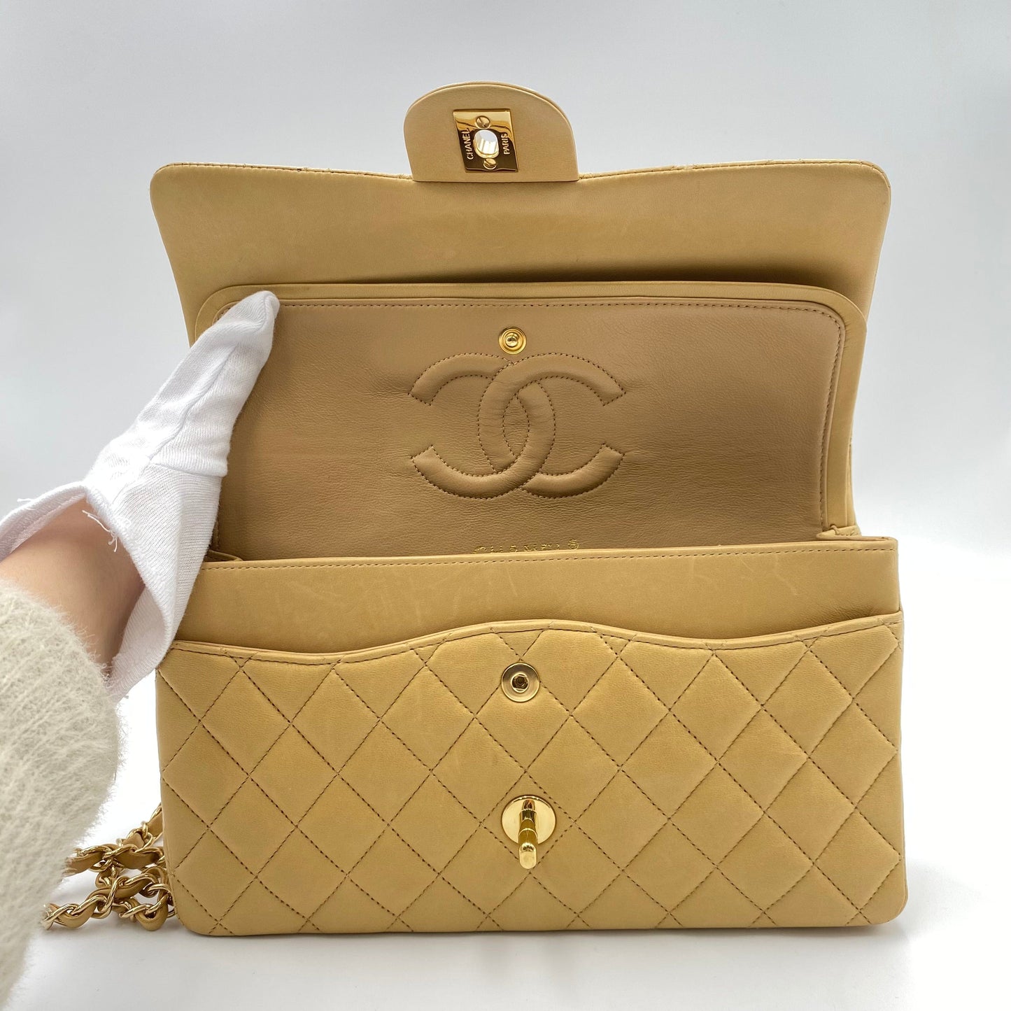 CHANEL VINTAGE CLASSIC FLAP MEDIUM CHAIN SHOULDER BAG BEIGE LAMB SKIN 90188212