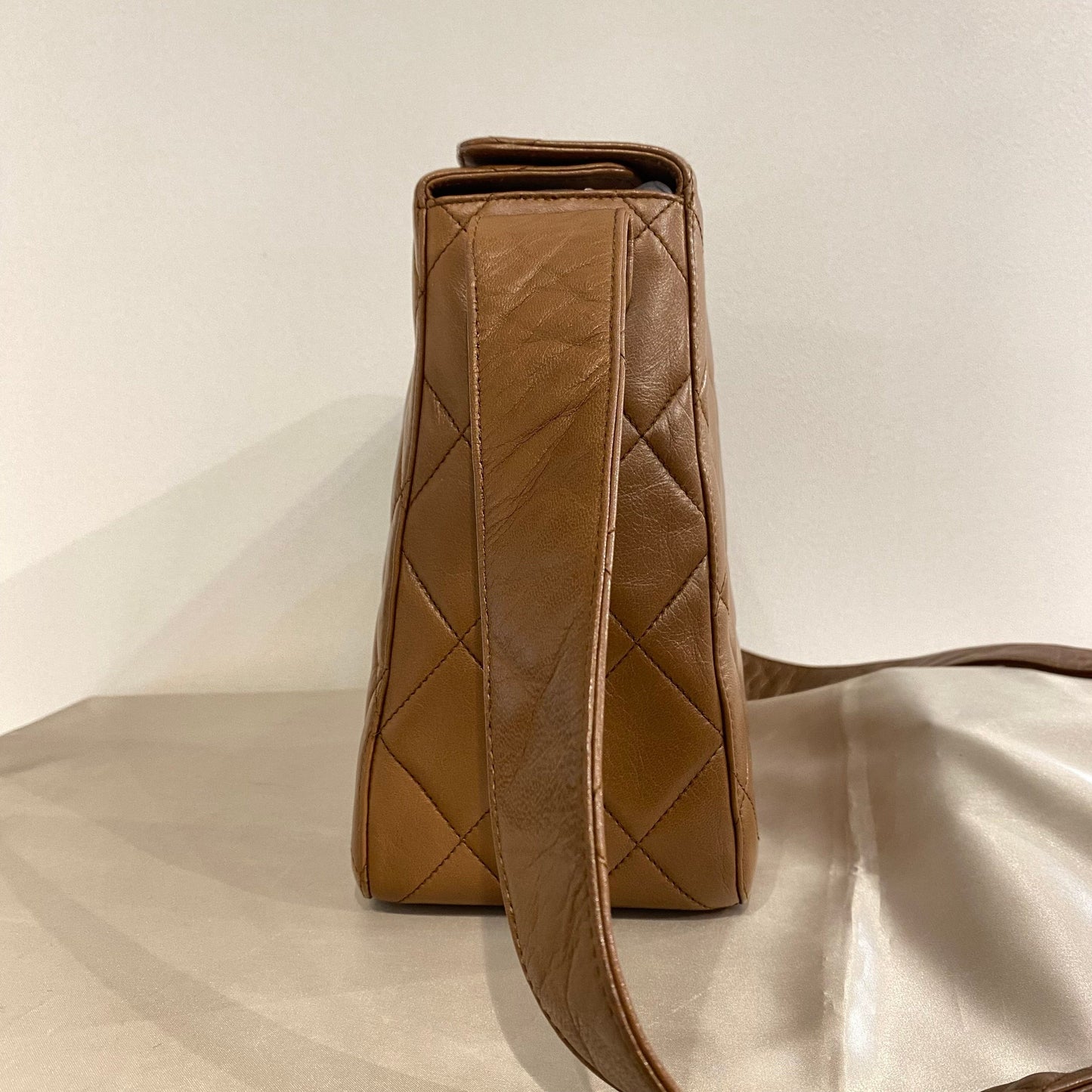CHANEL VINTAGE SHOULDER BAG BROWN LAMB SKIN 90199511