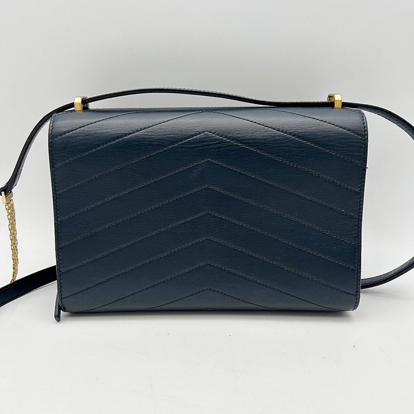 Chanel Blue Small CC Chevron Calfskin Medal Flap Navy blue Leather Pony-style calfskin B05033CUV2