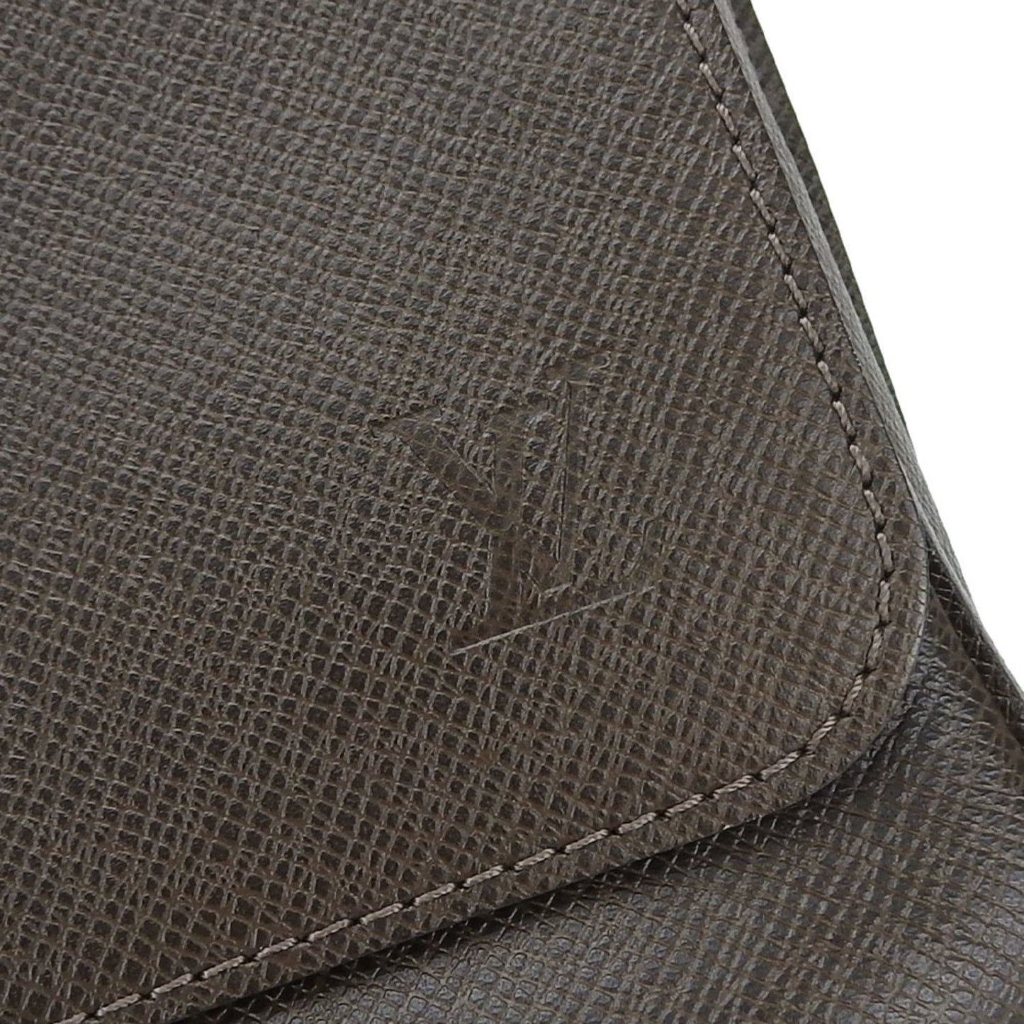 Louis Vuitton Taiga  Grizzly Taiga Leather Shoulder Bag