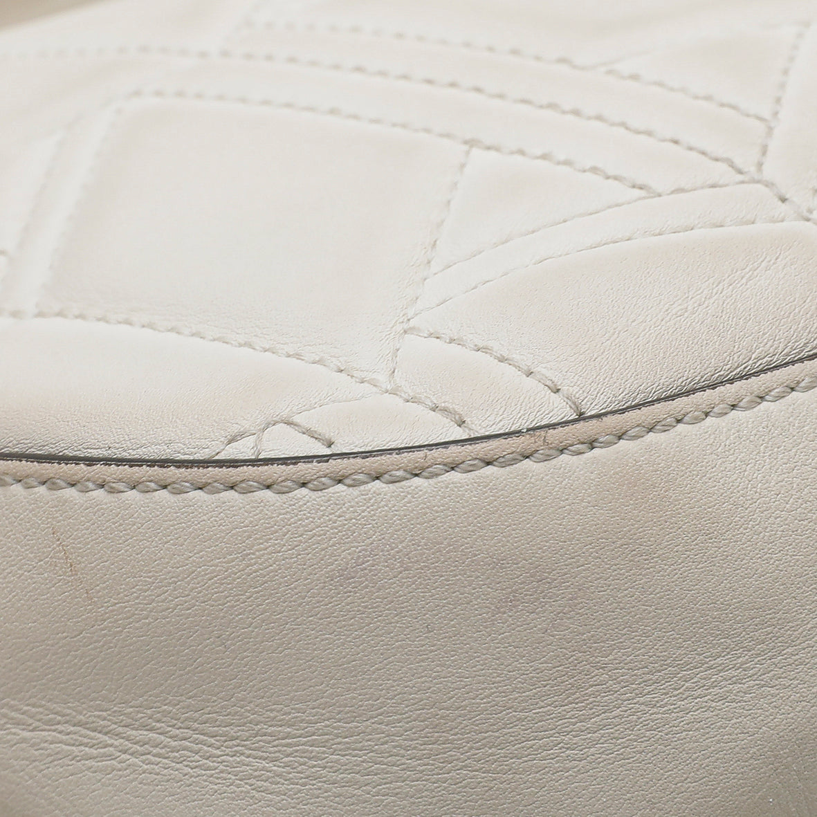 Gucci White Quilted Dionysus Hobo Bag